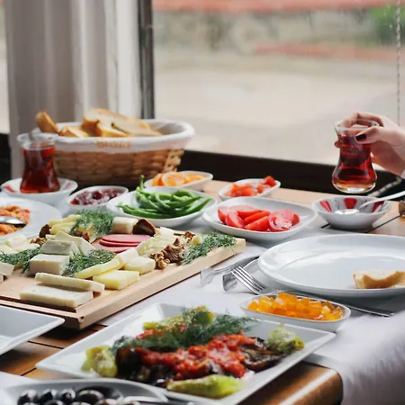 Oda ve Kahvaltı Acelya 3*